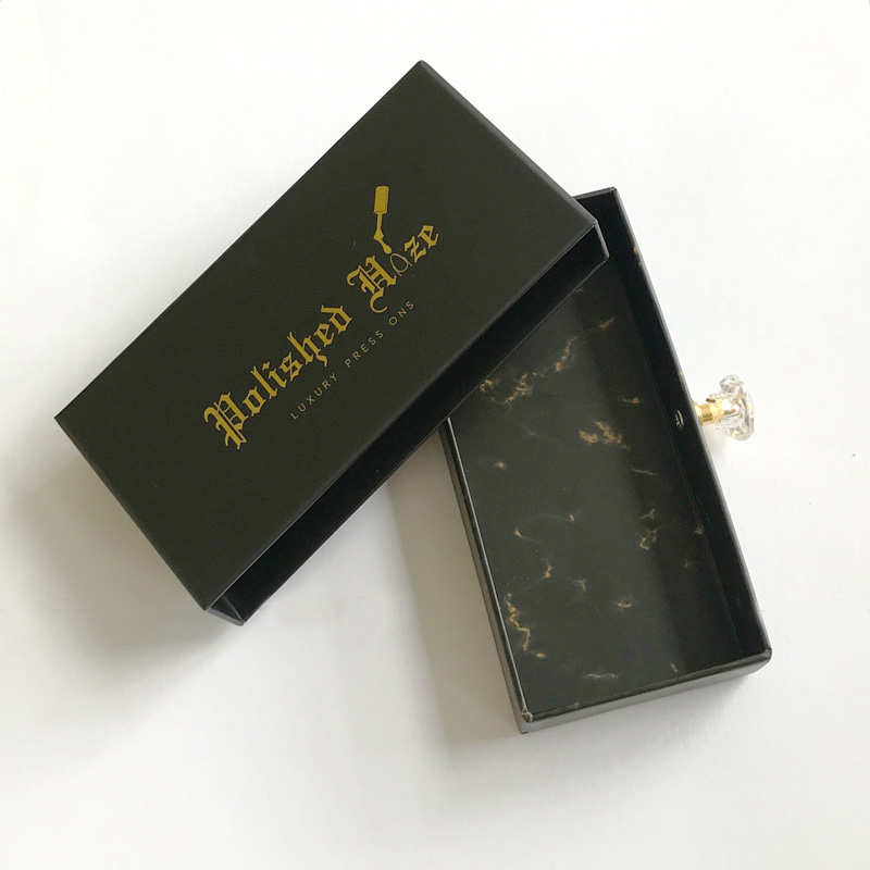 Presse cosmétique faite sur commande de logo d'or noir mat sur la boîte d'emballage d'ongles 